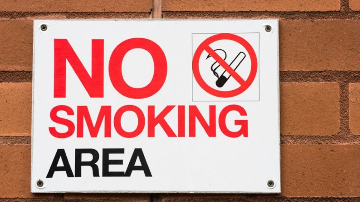 Labour looks to ban smoking outside pubs and restaurants in England.